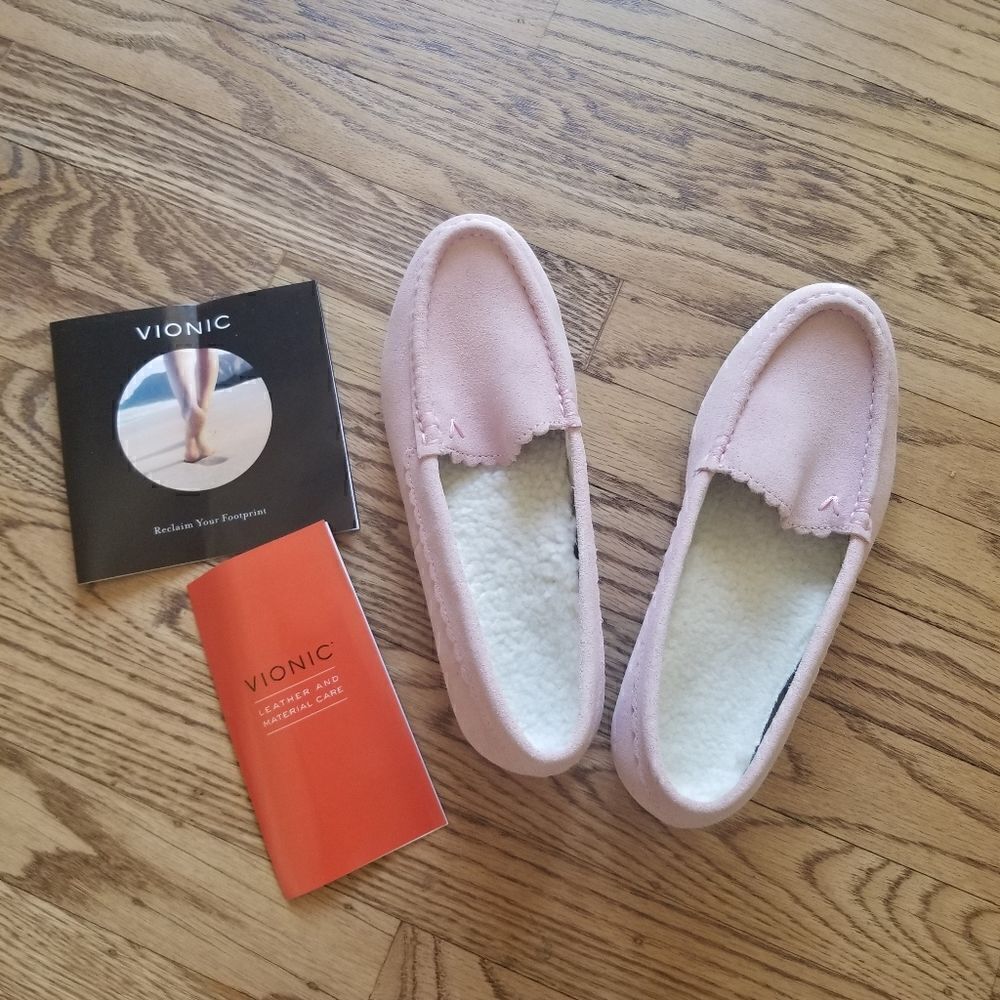 NWOT Vionic Leather Shoes 